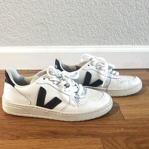 Veja V10-CWL White/Black Shoes